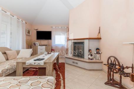 Novigrad, stan 134 m2 s predivnim pogledom na more!