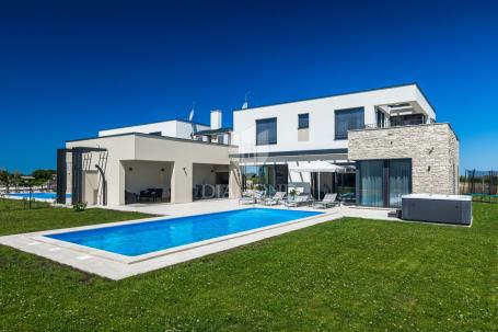 Brtonigla, beautiful villa 264m2 with pool
