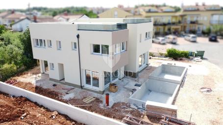 Poreč area, semi-detached house with rooftop terrace – sea view!