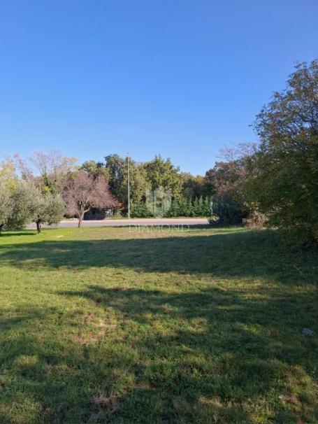 GRAĐEVINSKO ZEMLJIŠTE, 2 KM OD LABINA