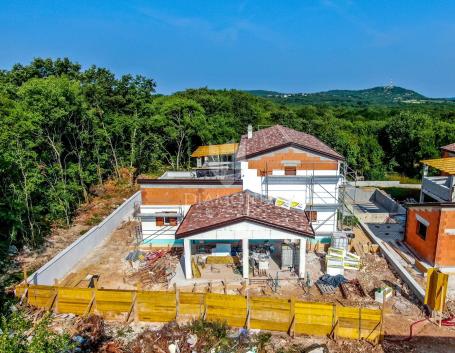 Ein neues modernes Haus mit Swimmingpool in der Ruhe der Natur in der Nähe von Rovinj