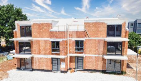 Poreč, Umgebung, großzügige Wohnung in hochwertigem Neubau
