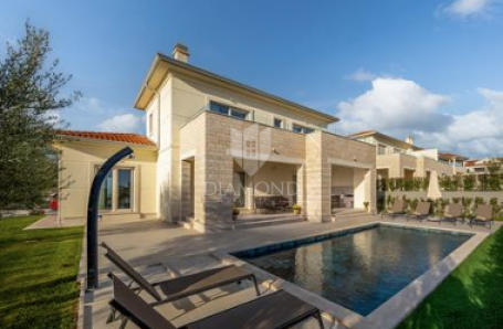 Poreč, Umgebung: Moderne Villa mit Pool und Meerblick