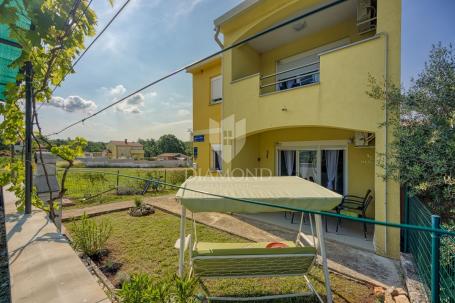 Novigrad okolica, dva stana na 300m od mora!