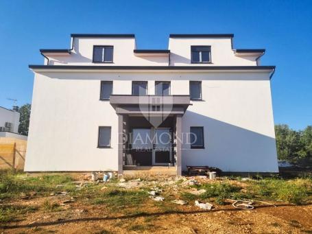 Wohnung mit Terrasse und Parkplatz, Poreč