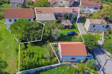 Buje, kompleks više kuća za renovaciju!