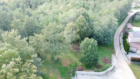 Poreč – 8.975 m² Grundstück mit Baubereich