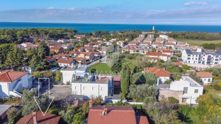 Umag, Novogradnja, kuća u nizu nedaleko od plaže!