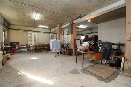 VIŠKOVO, MAVRI - POSLOVNI PROSTOR ZA NAJAM