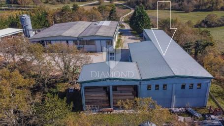 Buje, Umgebung – Lagerhalle in ruhiger Lage!