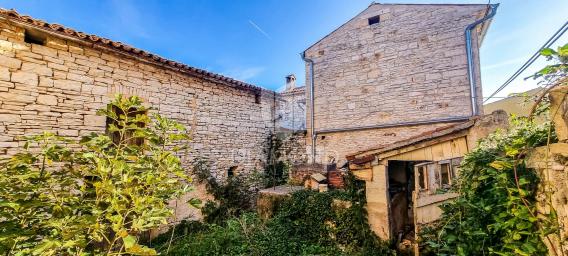 GELEGENHEIT! Heuballen, Steinhaus, Scheune und Garten im Zentrum