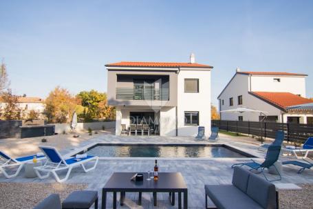 ŠILO, NEUES FERIENHAUS MIT SCHWIMMBAD