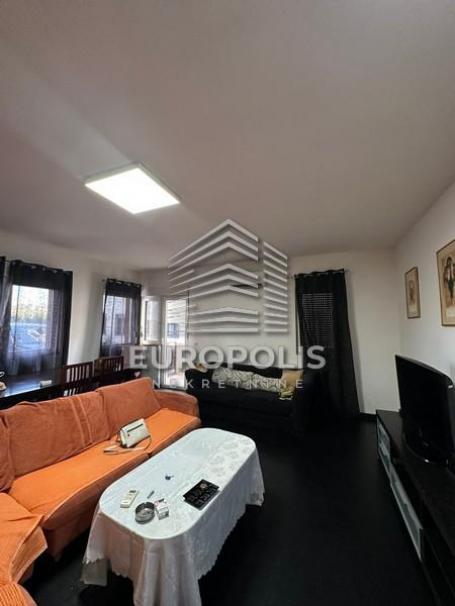 Funkcionalan, trosoban, u porodičnom kraju ID#8222