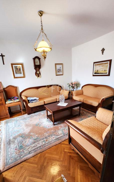 Novi Vinodolski, 89.12m2, 3s+db, balkon i lođa