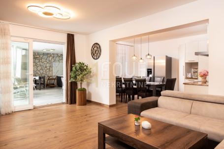 Matulji, Rukavac, 132.35m2, 3s+db, stan s okućnicom
