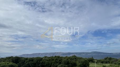 Novi Vinodolski, 158.54m2, u naravi 2 stana, 2 balkona, 50m od mora!