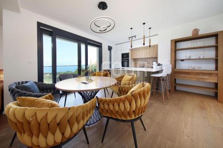 Opatija, Ika, 108.51m2, dvoetažni 2s+db, terasa i balkon