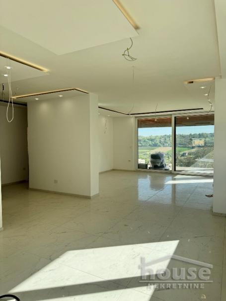 SREMSKA KAMENICA - ČARDAK - 300.00 m2