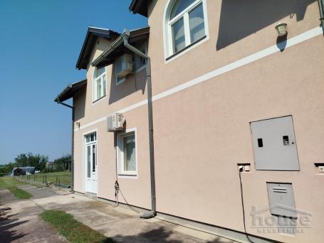 RUMENKA - KRAJ SELA - 186.00 m2