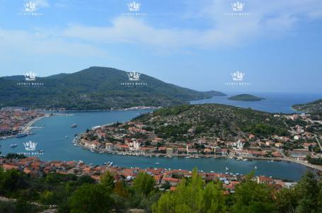 Prodaja izuzetne nekretnine na Korčuli - Starina prvi red do mora s dozvolom za gradnju mini hotela 