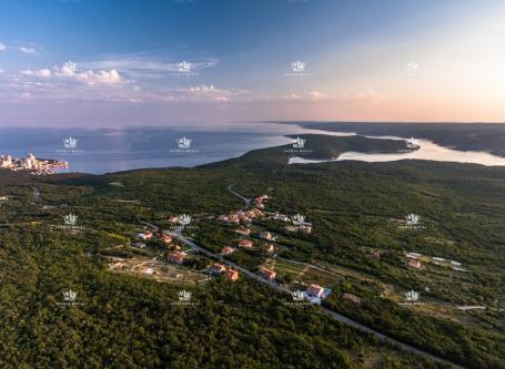 Istra , Sveti Lovreč , 11 gradjevinskih parcela 7800m2 , pogled na more , sva infrastruktura , atrak