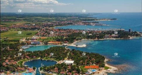 Istra , Umag , gradjevinska parcela 800m2 , estruja , voda