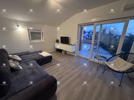 Istra, Brtonigla, prodaja većeg namještenog stana 80m2, balkon, 2S+DB, prilika