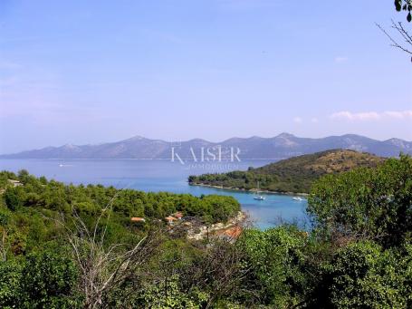 Mali Iž - građevinsko zemljište 1.300m2, 70m od mora