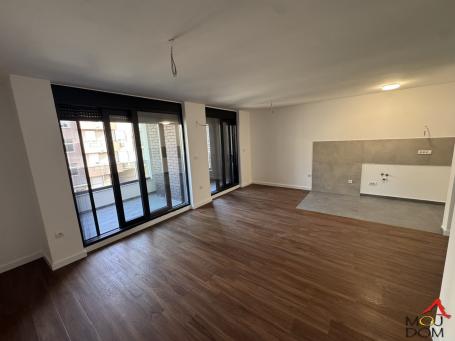NOVI SAD - TELEP - VIŠESOBAN STAN - 136 m2 - 350,200€