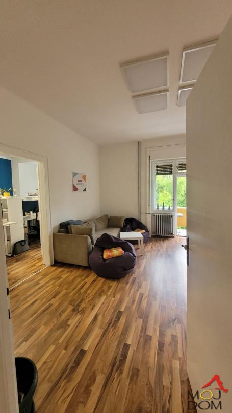 NOVI SAD - CENTAR - ČETVOROSOBAN STAN - 131 m2 - 463,500€