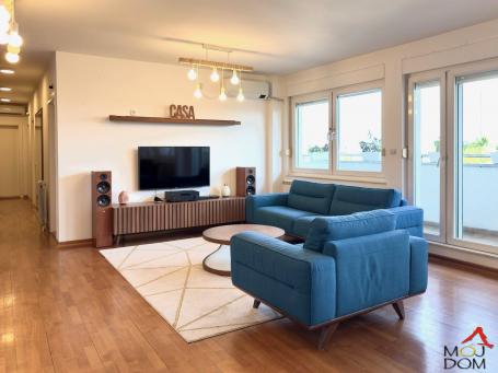NOVI SAD - CENTAR - ČETVOROSOBAN STAN - 112 m2 - 391,400€