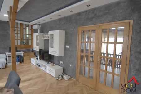 PETROVARADIN - PETROVARADIN - KUćA - 250 m2 - 515,000€