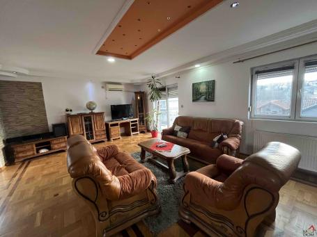PETROVARADIN - PETROVARADIN - IZDAVANJE NEKRETNINA - 200 m2 - 1,000€