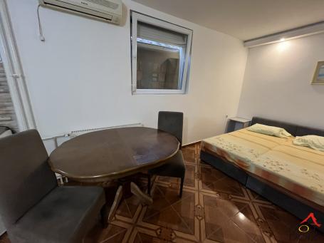 PETROVARADIN - PETROVARADIN - IZDAVANJE NEKRETNINA - 30 m2 - 280€