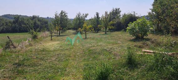  Prelep plac na Fruškoj gori, pored manastira Novo Hopovo. 1381m2. 