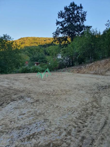  Plac površine 558m2, 52€/m²