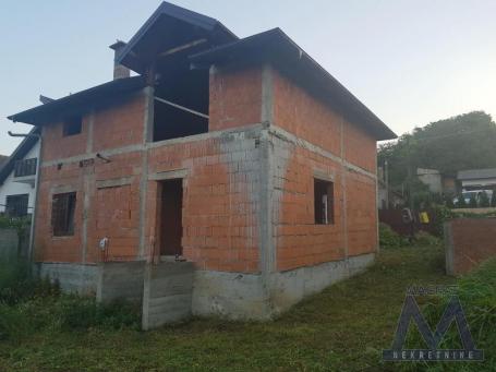 Sremski Karlovci. KUĆA U IZGRADNJI SA VINSKIM PODRUMOM na fantastičnoj i veoma atraktivnoj lokaciji,