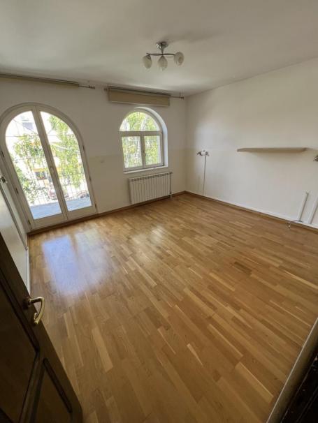 Novi Sad, Telep. IZDAJE SE KUĆA KAO POSLOVNI OBJEKAT (25-35 osoba)! Kuća se nalazi u neposrednoj bli