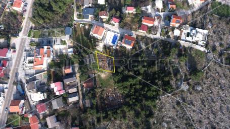 Građevinsko zemljište sa borovom šumom u centru Starigrada, 402m2 
