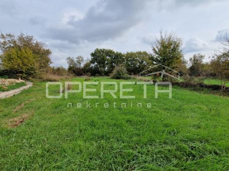 Istra, Juršići, odlično građevinsko zemljište 820 m2 , mirno naselje