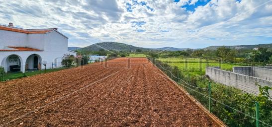 Atraktivno građevinsko zemljište blizu mora  1283 m²