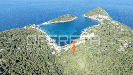 Investicijska prilika na Lastovu: Zemljište uz more, 5107 m2
