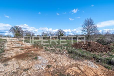 Građevinsko zemljište 796m2 Kanfanar pogled more