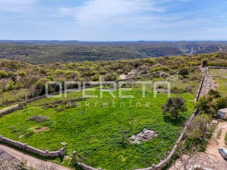 Istra, Mrgani-građevinsko zemljište s pogledom na more