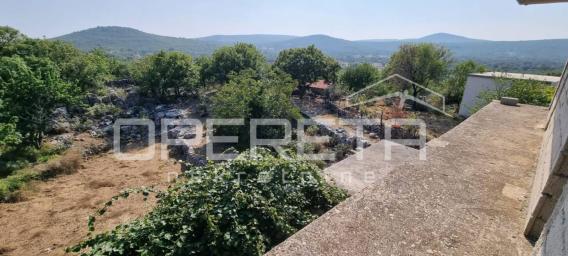 Građevinsko zemljište s kućom na Braču – Humac Gornji | 1.820 m²