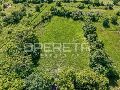 Poljoprivredno zemljište (3478m2) do urbanizirane zone s vodom i strujom 