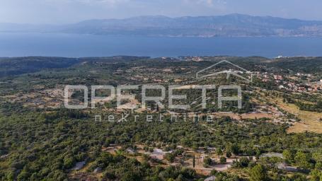Poljoprivredno zemljište u srce otoka, 29.000m2, Škrip, Brač

