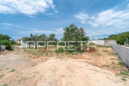 Peroj – Građevinsko zemljište 778m2 s pogledom na more!