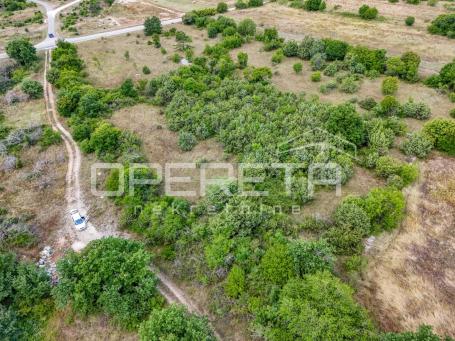 Poljoprivredno zemljište 3.884 m² – okolica Svetvinčenta (Blizu urbanizirane zon