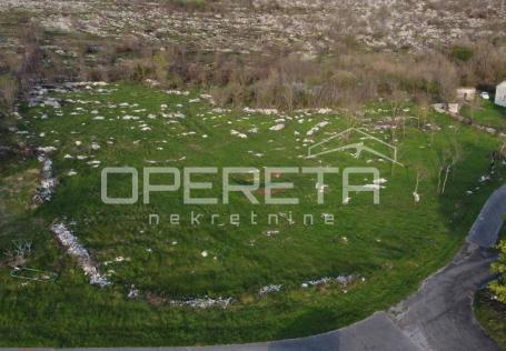 Istra – građevinsko zemljište s pogledom na prirodu, u blizini Parka prirode Učk